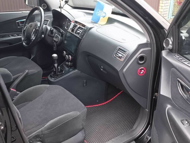 Черный Хендай Туксон, объемом двигателя 2 л и пробегом 124 тыс. км за 7200 $, фото 4 на Automoto.ua