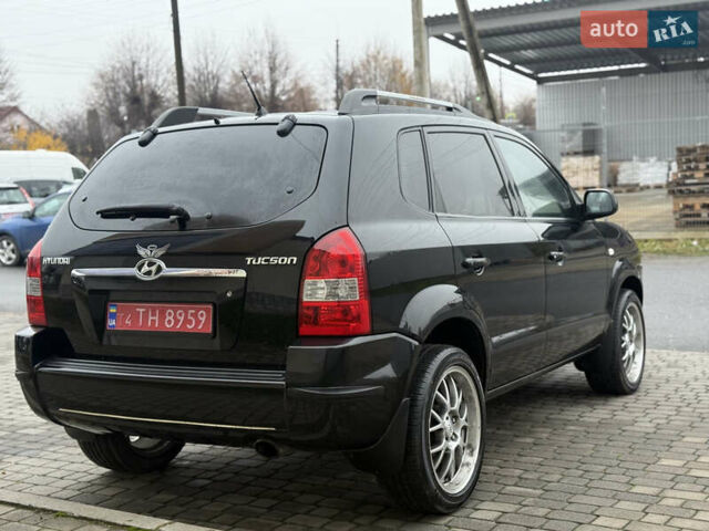 Черный Хендай Туксон, объемом двигателя 1.98 л и пробегом 231 тыс. км за 7750 $, фото 5 на Automoto.ua