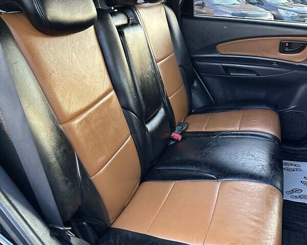 Черный Хендай Туксон, объемом двигателя 2 л и пробегом 225 тыс. км за 7350 $, фото 15 на Automoto.ua