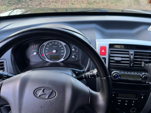 Черный Хендай Туксон, объемом двигателя 2 л и пробегом 210 тыс. км за 7200 $, фото 9 на Automoto.ua