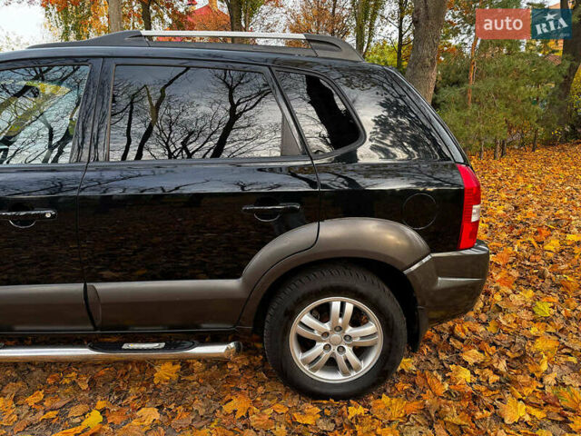 Черный Хендай Туксон, объемом двигателя 2 л и пробегом 210 тыс. км за 7990 $, фото 9 на Automoto.ua