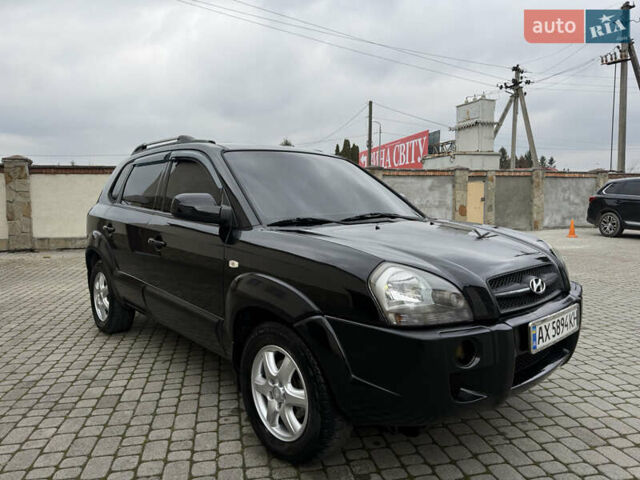 Черный Хендай Туксон, объемом двигателя 1.98 л и пробегом 250 тыс. км за 7150 $, фото 2 на Automoto.ua