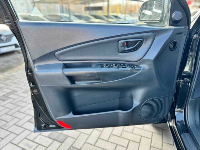 Чорний Хендай Туксон, об'ємом двигуна 2 л та пробігом 207 тис. км за 8000 $, фото 10 на Automoto.ua