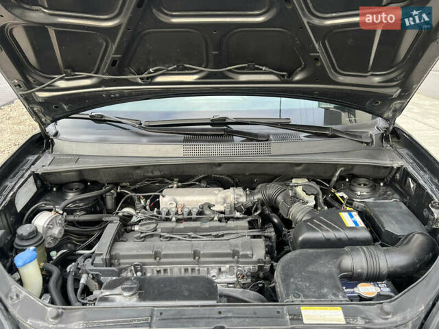 Хендай Туксон 2006 у Тернополі на Automoto.ua Чорний Хендай Туксон, об'ємом двигуна 2 л та пробігом 240 тис. км за 6699 $, фото 26 на Automoto.ua