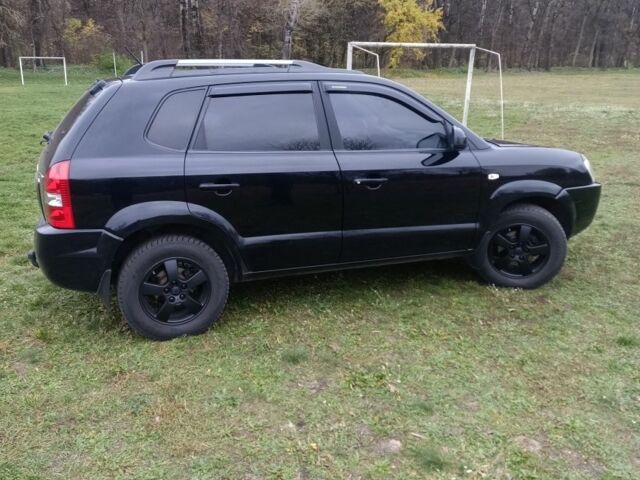 Чорний Хендай Туксон, об'ємом двигуна 2 л та пробігом 220 тис. км за 8300 $, фото 2 на Automoto.ua