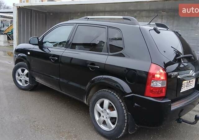 Чорний Хендай Туксон, об'ємом двигуна 1.98 л та пробігом 320 тис. км за 6500 $, фото 3 на Automoto.ua