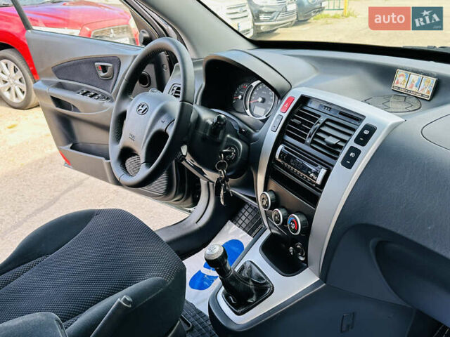 Черный Хендай Туксон, объемом двигателя 0 л и пробегом 202 тыс. км за 8200 $, фото 37 на Automoto.ua