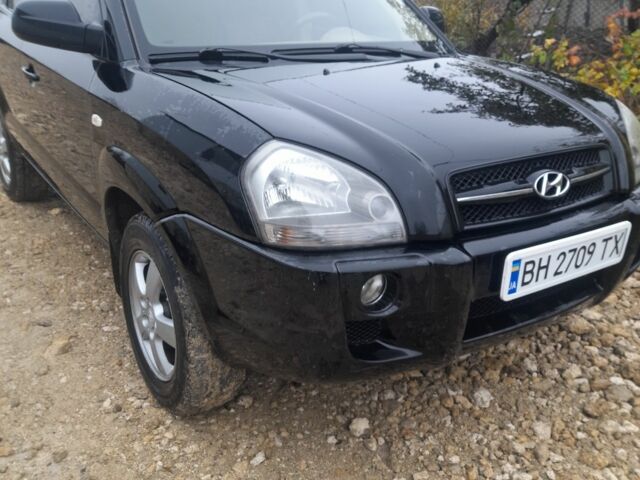Черный Хендай Туксон, объемом двигателя 2 л и пробегом 230 тыс. км за 6800 $, фото 3 на Automoto.ua