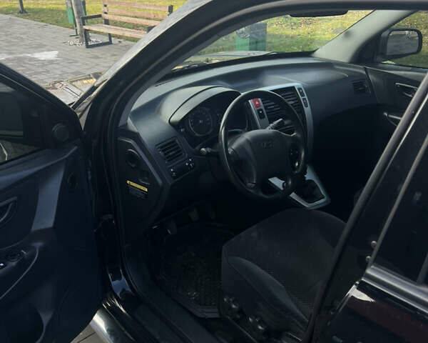 Черный Хендай Туксон, объемом двигателя 2 л и пробегом 355 тыс. км за 7000 $, фото 8 на Automoto.ua