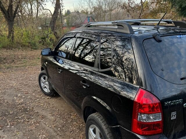 Черный Хендай Туксон, объемом двигателя 2 л и пробегом 210 тыс. км за 7200 $, фото 2 на Automoto.ua