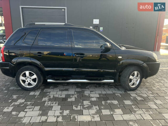 Черный Хендай Туксон, объемом двигателя 2 л и пробегом 355 тыс. км за 7000 $, фото 6 на Automoto.ua