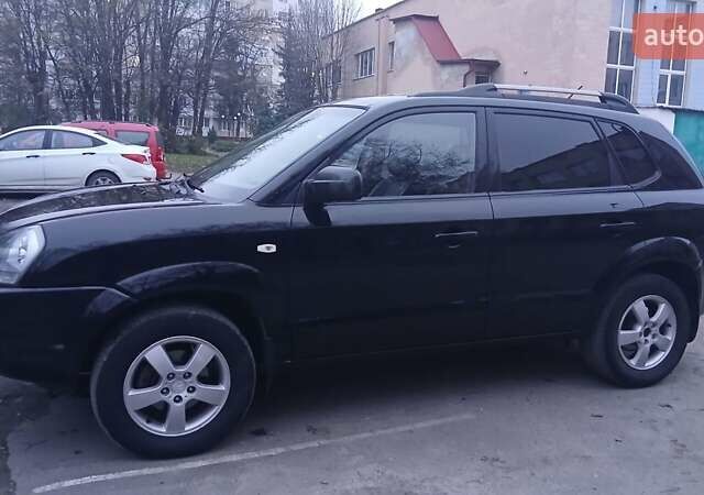 Черный Хендай Туксон, объемом двигателя 1.98 л и пробегом 320 тыс. км за 6300 $, фото 5 на Automoto.ua