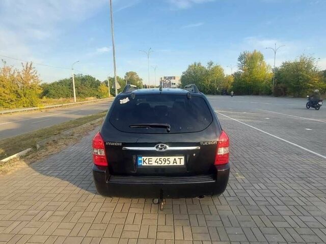 Чорний Хендай Туксон, об'ємом двигуна 2 л та пробігом 228 тис. км за 7800 $, фото 4 на Automoto.ua