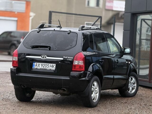 Черный Хендай Туксон, объемом двигателя 2 л и пробегом 263 тыс. км за 7950 $, фото 3 на Automoto.ua