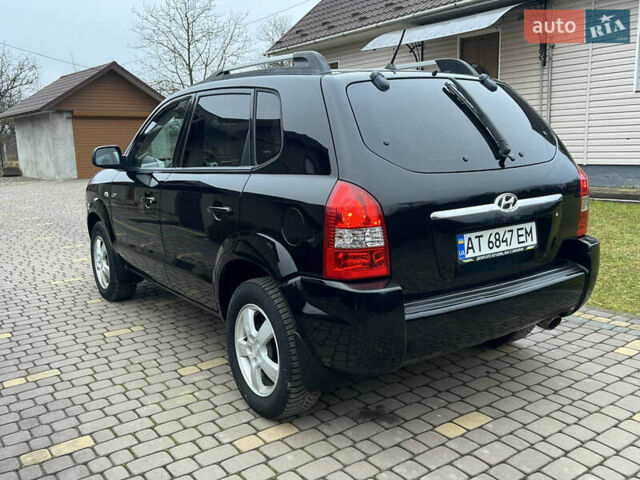 Чорний Хендай Туксон, об'ємом двигуна 1.98 л та пробігом 185 тис. км за 6850 $, фото 3 на Automoto.ua