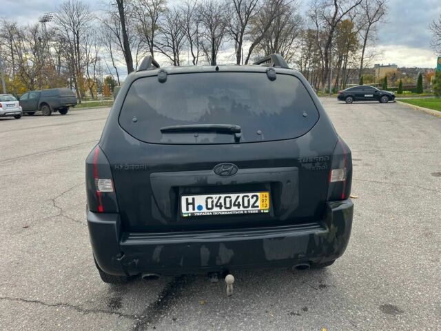 Чорний Хендай Туксон, об'ємом двигуна 2 л та пробігом 397 тис. км за 3900 $, фото 4 на Automoto.ua