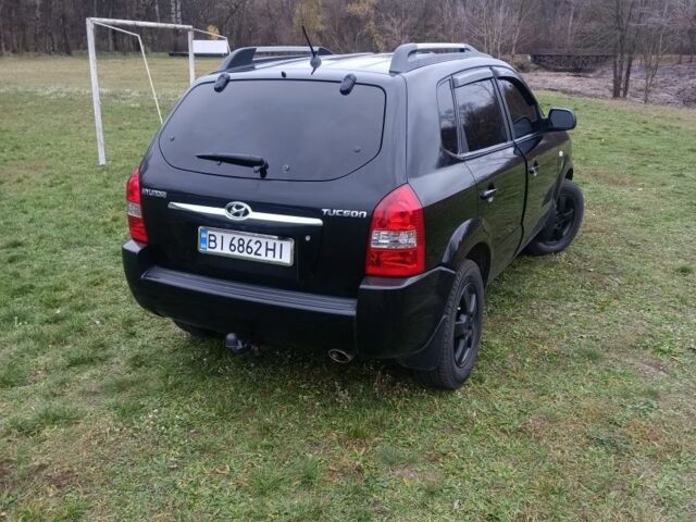 Чорний Хендай Туксон, об'ємом двигуна 2 л та пробігом 220 тис. км за 8300 $, фото 3 на Automoto.ua