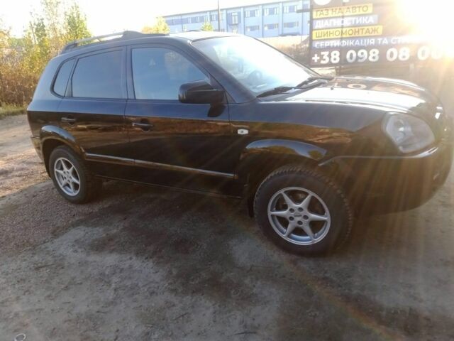 Черный Хендай Туксон, объемом двигателя 2 л и пробегом 203 тыс. км за 7500 $, фото 2 на Automoto.ua