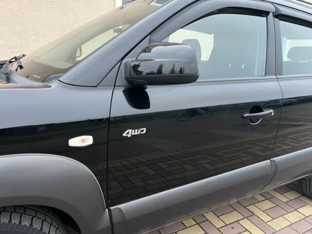 Черный Хендай Туксон, объемом двигателя 2 л и пробегом 220 тыс. км за 7200 $, фото 8 на Automoto.ua