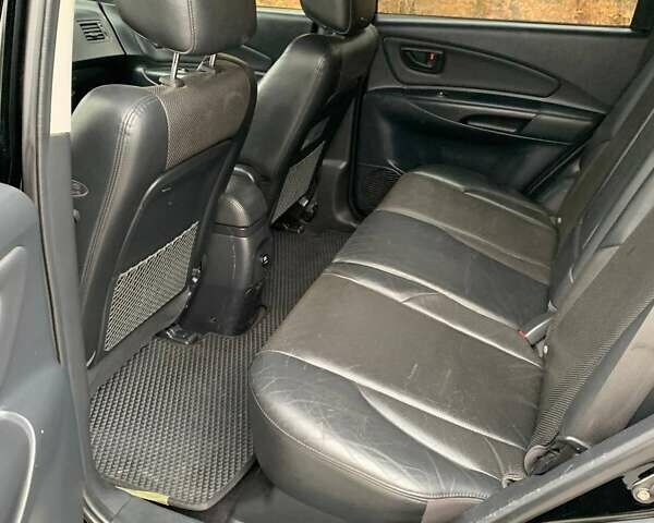 Черный Хендай Туксон, объемом двигателя 1.98 л и пробегом 196 тыс. км за 7700 $, фото 10 на Automoto.ua