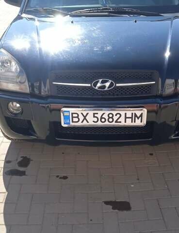 Черный Хендай Туксон, объемом двигателя 2 л и пробегом 277 тыс. км за 7800 $, фото 3 на Automoto.ua