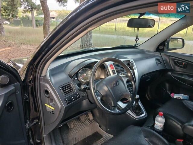 Черный Хендай Туксон, объемом двигателя 1.98 л и пробегом 279 тыс. км за 7800 $, фото 3 на Automoto.ua
