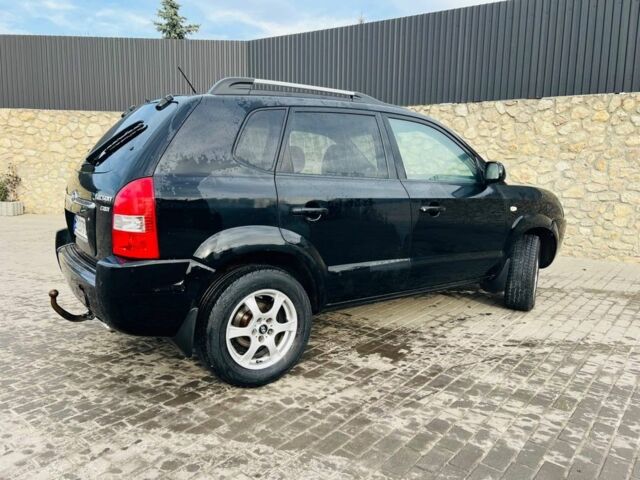 Черный Хендай Туксон, объемом двигателя 2 л и пробегом 310 тыс. км за 6600 $, фото 4 на Automoto.ua