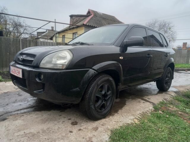 Черный Хендай Туксон, объемом двигателя 2 л и пробегом 395 тыс. км за 4500 $, фото 12 на Automoto.ua