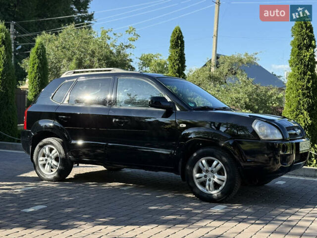 Черный Хендай Туксон, объемом двигателя 2 л и пробегом 192 тыс. км за 6950 $, фото 1 на Automoto.ua