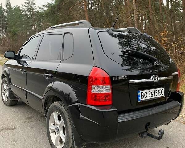Черный Хендай Туксон, объемом двигателя 1.98 л и пробегом 196 тыс. км за 7700 $, фото 4 на Automoto.ua