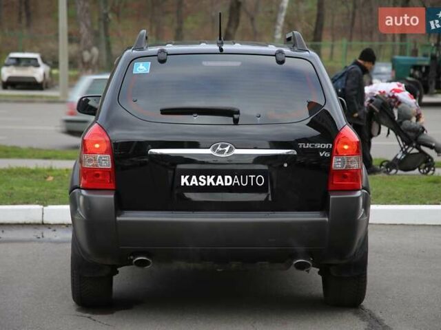 Черный Хендай Туксон, объемом двигателя 2.66 л и пробегом 217 тыс. км за 8600 $, фото 4 на Automoto.ua
