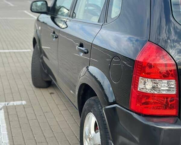 Черный Хендай Туксон, объемом двигателя 1.98 л и пробегом 277 тыс. км за 5350 $, фото 11 на Automoto.ua