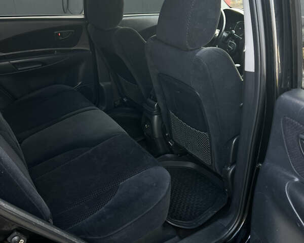 Черный Хендай Туксон, объемом двигателя 2 л и пробегом 355 тыс. км за 7000 $, фото 12 на Automoto.ua