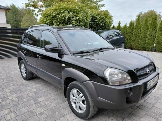 Черный Хендай Туксон, объемом двигателя 2 л и пробегом 298 тыс. км за 2200 $, фото 1 на Automoto.ua