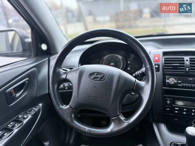 Черный Хендай Туксон, объемом двигателя 1.98 л и пробегом 231 тыс. км за 7750 $, фото 19 на Automoto.ua
