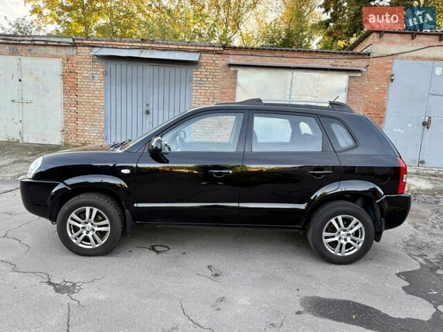 Черный Хендай Туксон, объемом двигателя 2 л и пробегом 189 тыс. км за 7150 $, фото 5 на Automoto.ua