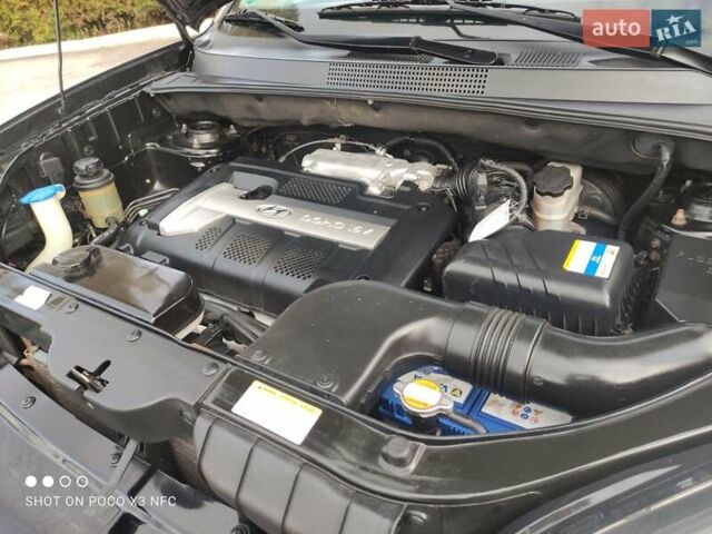 Черный Хендай Туксон, объемом двигателя 2 л и пробегом 237 тыс. км за 7999 $, фото 2 на Automoto.ua