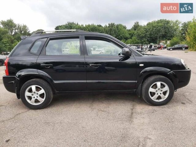 Черный Хендай Туксон, объемом двигателя 2 л и пробегом 216 тыс. км за 7600 $, фото 6 на Automoto.ua
