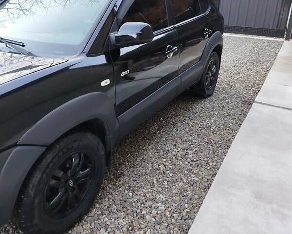 Черный Хендай Туксон, объемом двигателя 2.7 л и пробегом 290 тыс. км за 7300 $, фото 1 на Automoto.ua