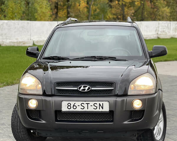 Черный Хендай Туксон, объемом двигателя 2 л и пробегом 216 тыс. км за 7500 $, фото 5 на Automoto.ua