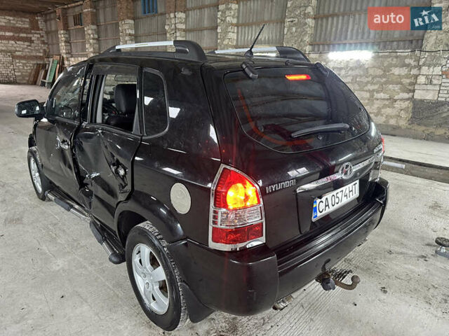 Чорний Хендай Туксон, об'ємом двигуна 2 л та пробігом 252 тис. км за 3000 $, фото 5 на Automoto.ua