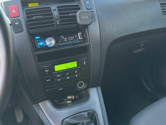 Чорний Хендай Туксон, об'ємом двигуна 2 л та пробігом 235 тис. км за 6700 $, фото 12 на Automoto.ua