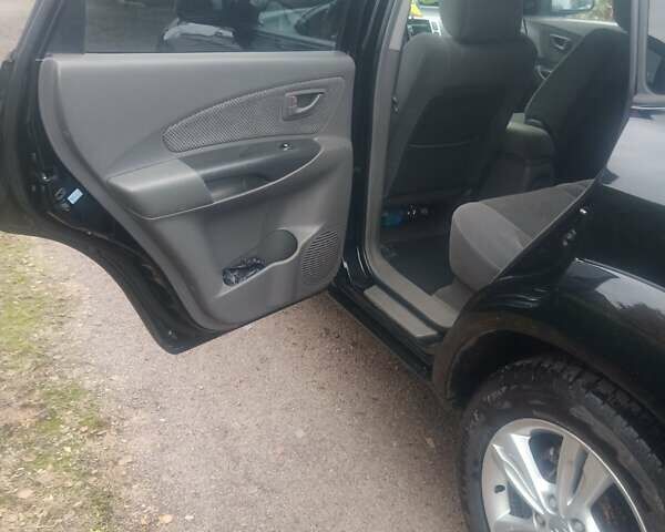 Черный Хендай Туксон, объемом двигателя 2 л и пробегом 231 тыс. км за 8500 $, фото 6 на Automoto.ua