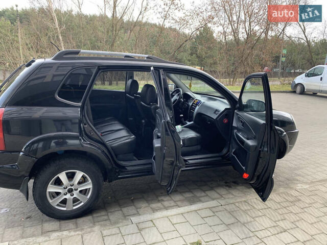 Черный Хендай Туксон, объемом двигателя 1.99 л и пробегом 290 тыс. км за 7700 $, фото 17 на Automoto.ua