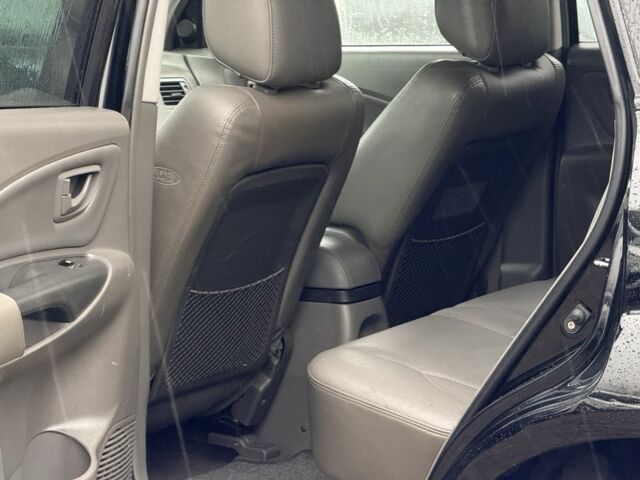 Черный Хендай Туксон, объемом двигателя 2 л и пробегом 263 тыс. км за 7950 $, фото 11 на Automoto.ua