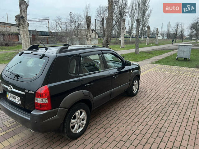 Черный Хендай Туксон, объемом двигателя 1.98 л и пробегом 227 тыс. км за 6900 $, фото 14 на Automoto.ua