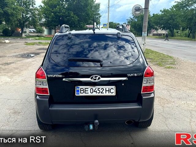 Черный Хендай Туксон, объемом двигателя 2 л и пробегом 192 тыс. км за 7700 $, фото 3 на Automoto.ua