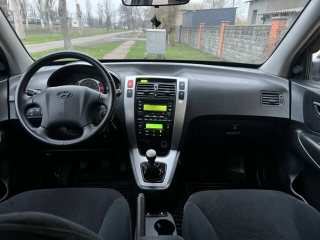 Черный Хендай Туксон, объемом двигателя 2 л и пробегом 220 тыс. км за 7200 $, фото 19 на Automoto.ua