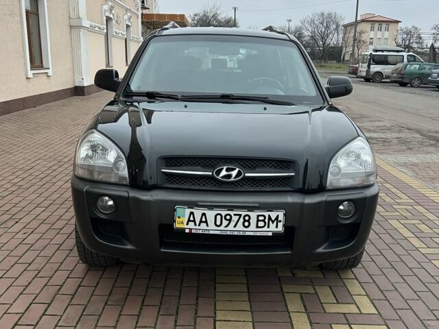 Черный Хендай Туксон, объемом двигателя 2 л и пробегом 220 тыс. км за 7200 $, фото 4 на Automoto.ua