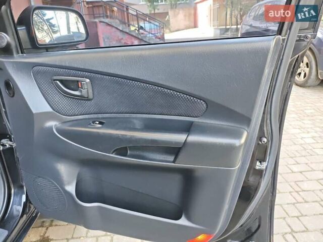 Черный Хендай Туксон, объемом двигателя 2 л и пробегом 247 тыс. км за 6300 $, фото 2 на Automoto.ua